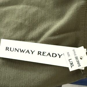 Runway Ready Green Leggings